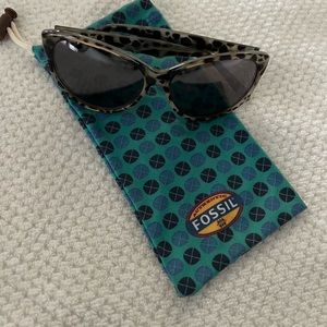 Women’s Fossil sunglasses. Gray tortoise frames excellent condition